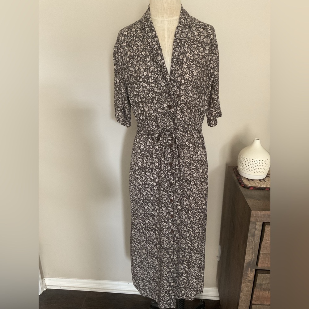 Faherty brand Women’s Black and White Viscose Floral Maxi Dress. Size Medium.